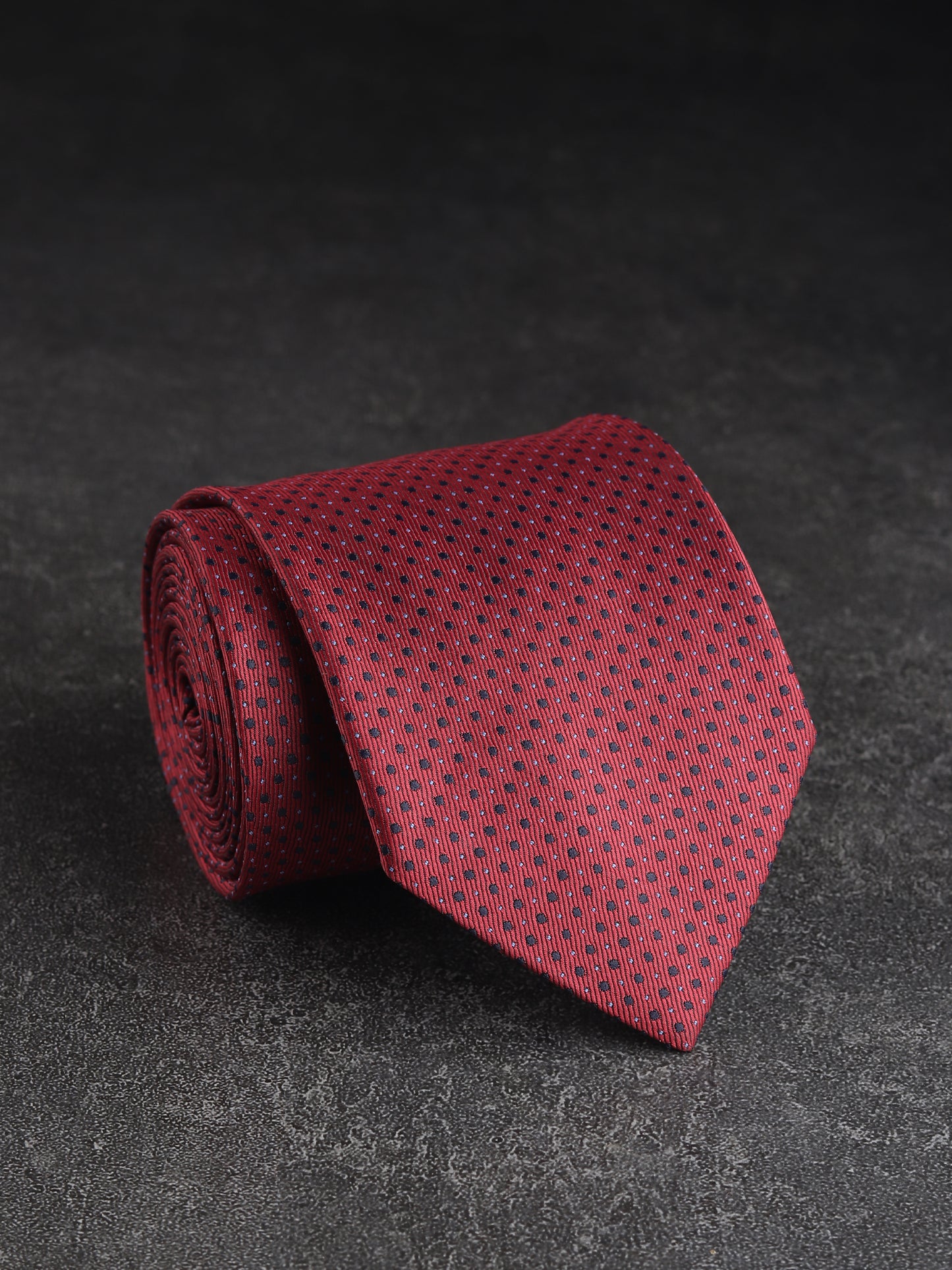 Kanthlangot Elegant Red & Navy Micro-Pattern Silk Necktie