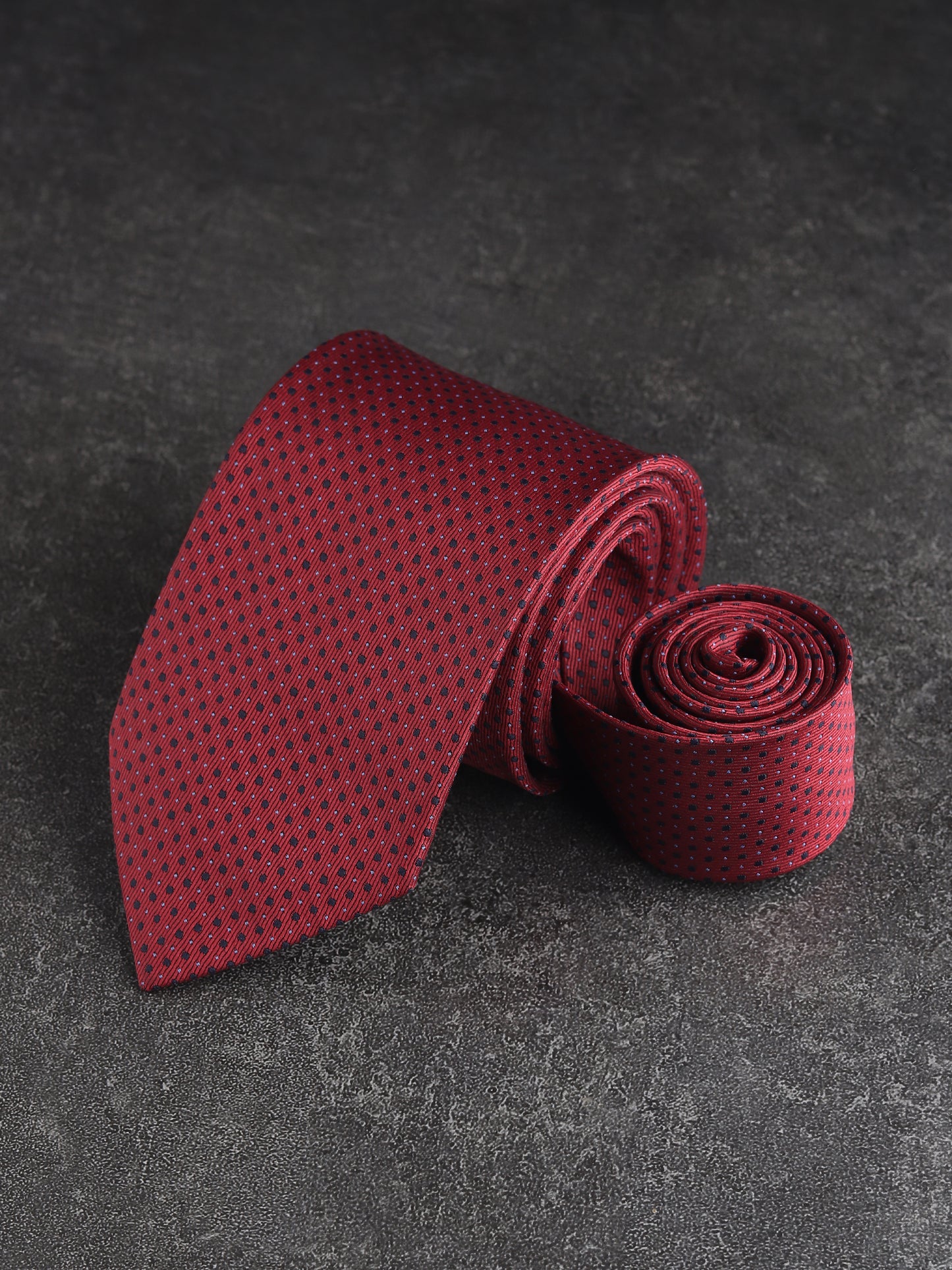 Kanthlangot Elegant Red & Navy Micro-Pattern Silk Necktie