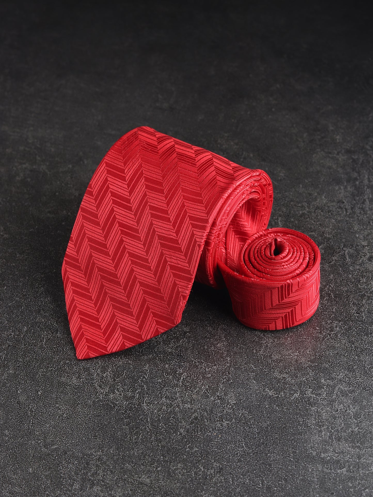 Kanthlangot Red Chevron Pattern Necktie