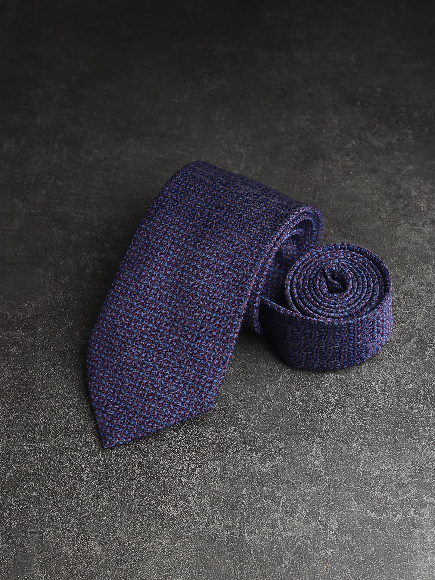 Kanthlangot Elegant Geometric Pattern Necktie – Purple & Blue