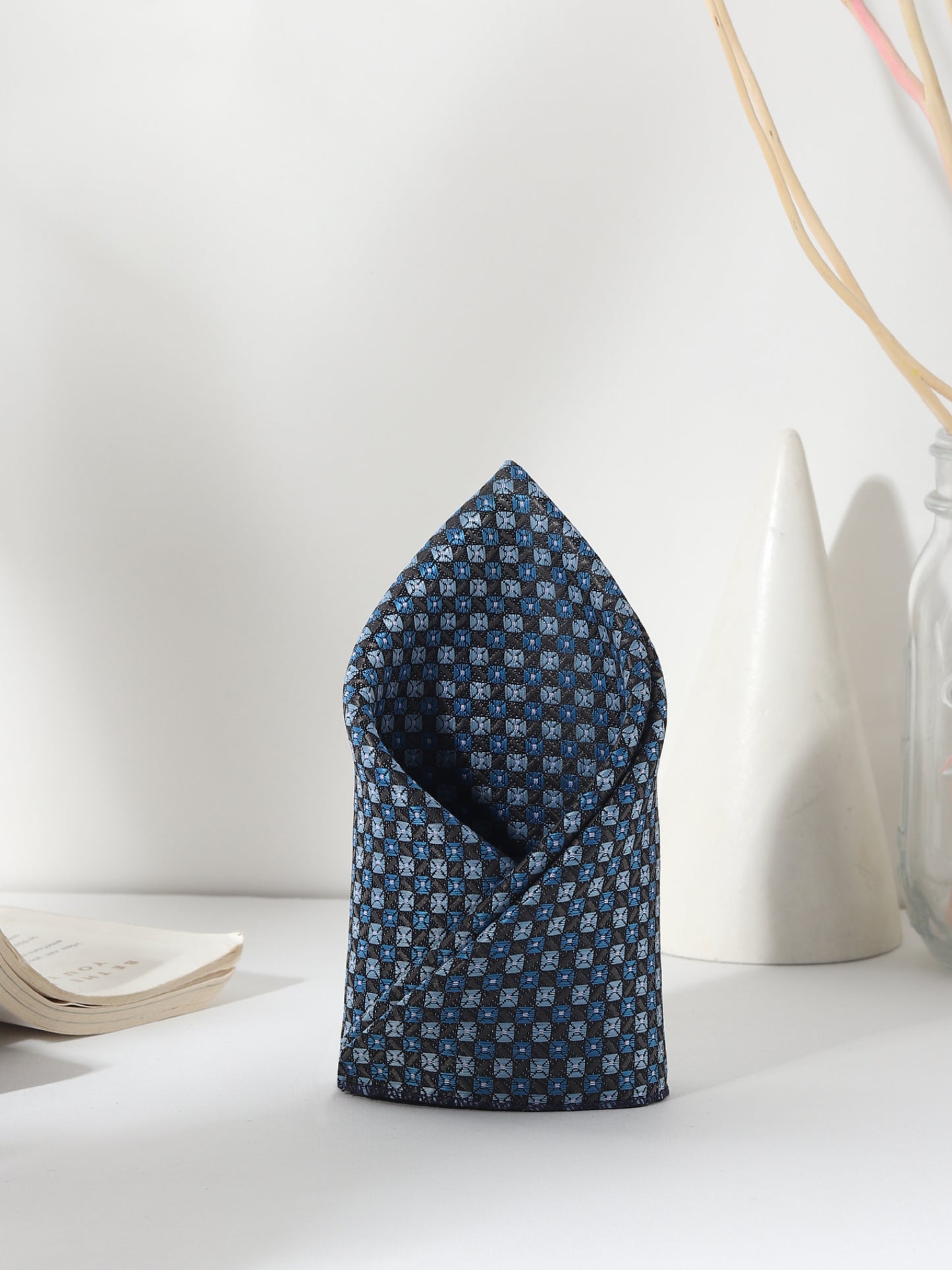 Elegant navy tie set with royal blue barrel cufflinks. A signature Kanthlangot pick for modern Indian men who dress sharp for every occasion.
