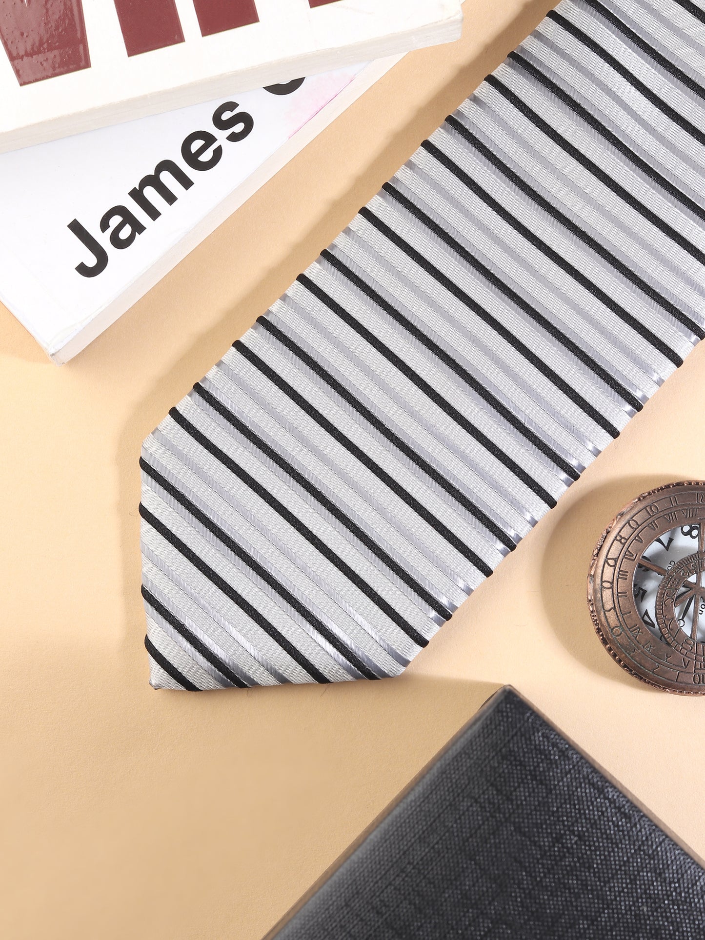 Kanthlangot White Silver Stripe Necktie & Pocket Square Set