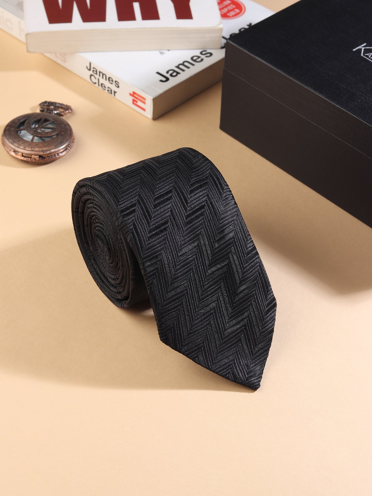 Kanthlangot Black Chevron Pattern Men’s Necktie – Sleek & Sophisticated