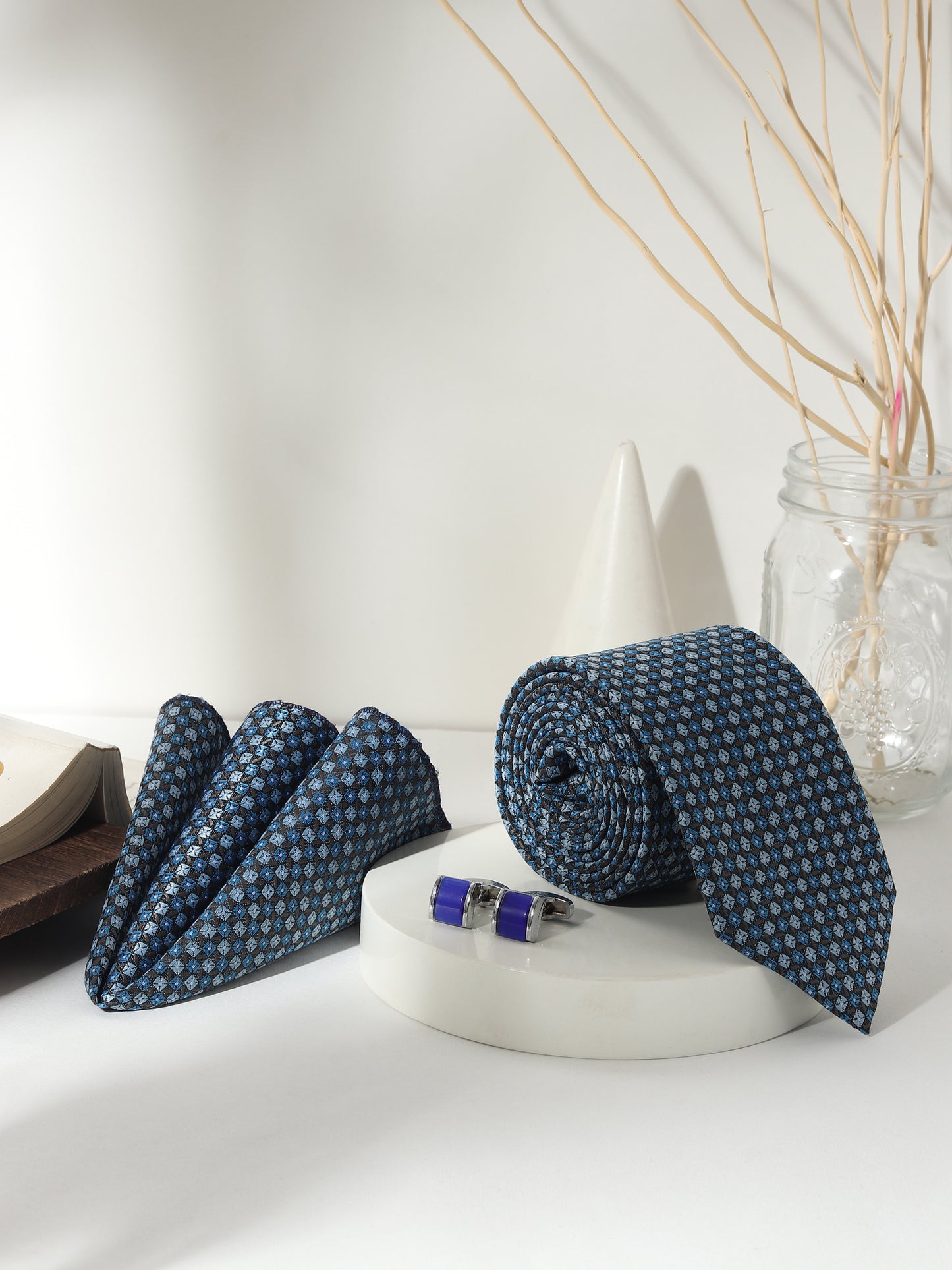 Elegant navy tie set with royal blue barrel cufflinks. A signature Kanthlangot pick for modern Indian men who dress sharp for every occasion.