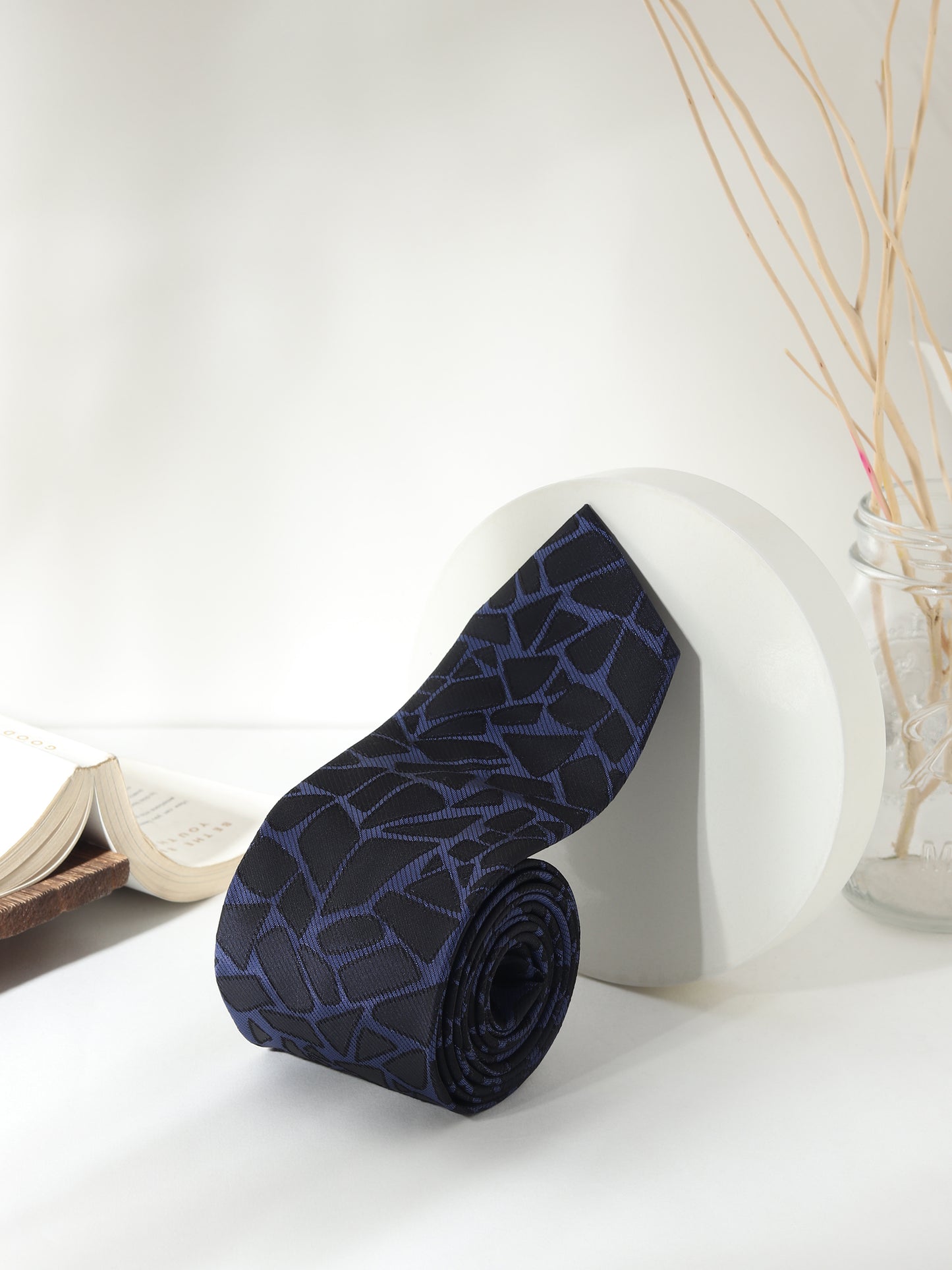 Kanthlangot Premium Black & Blue Abstract Geometric Necktie – Modern Silk Finish